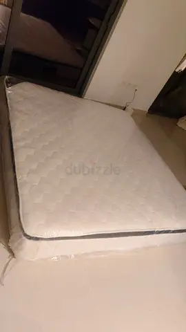 Queen size mattress 160x200cm pillow top mattress.  Same day delivery available