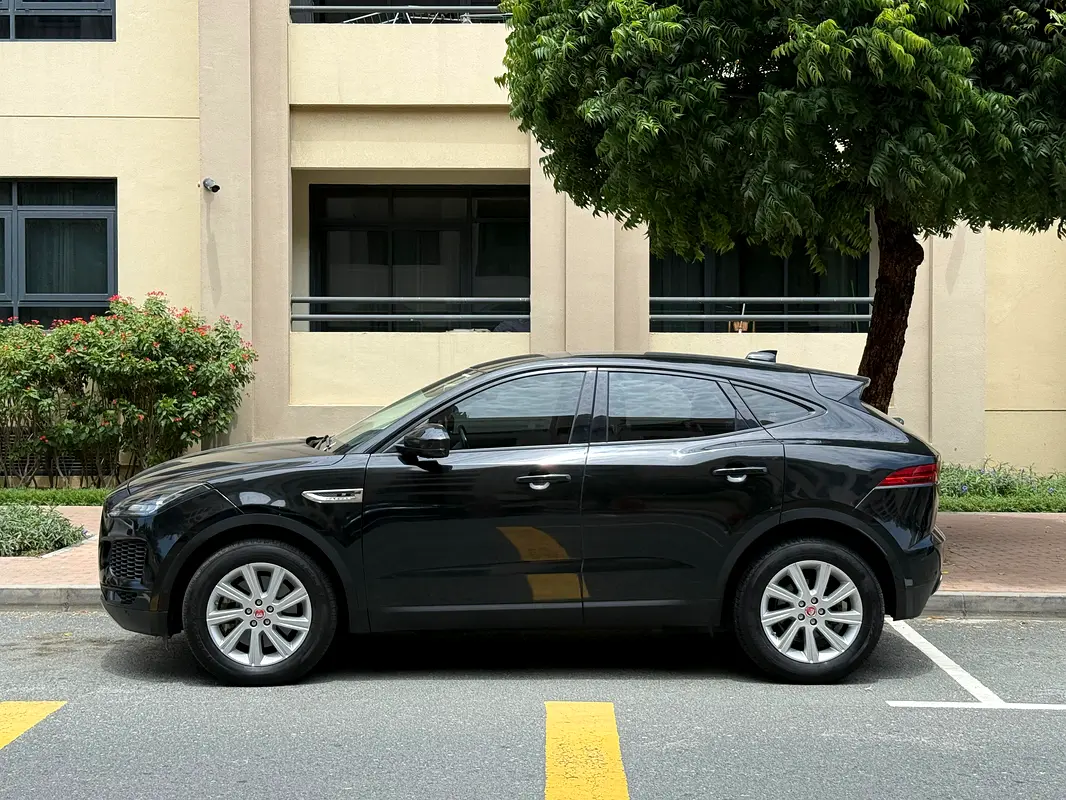 Jaguar E-Pace 2008 — photo 1 of 5