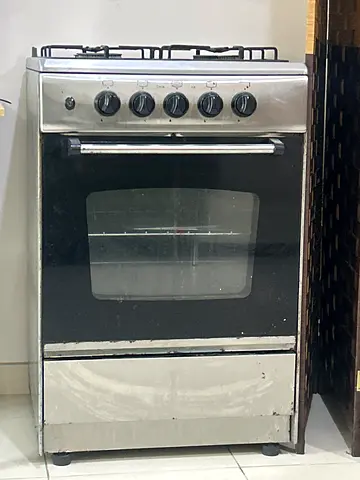 Used freestanding gas oven and stove - good working condition