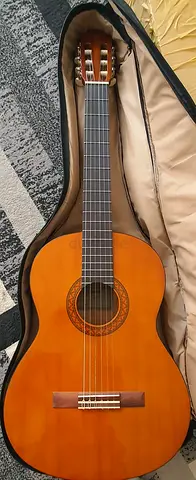 YAMAHA C40 -CLASSICAL GUITAR