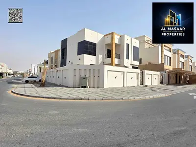 Corner unit, two floors and a rooftop, excellent location, large area, spacious interior layouts, freehold ownership for all nationalities.