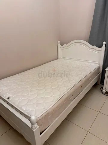 Queen size bed with mattress