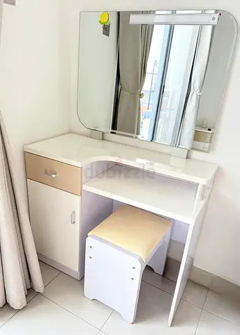 Dressing table for sale!