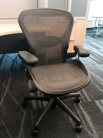 Herman Miller Chair Gray Aeron Classic fully loaded