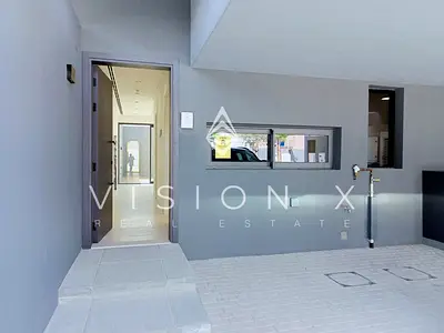 Contemporary Architecture | Park Facing | No Wait