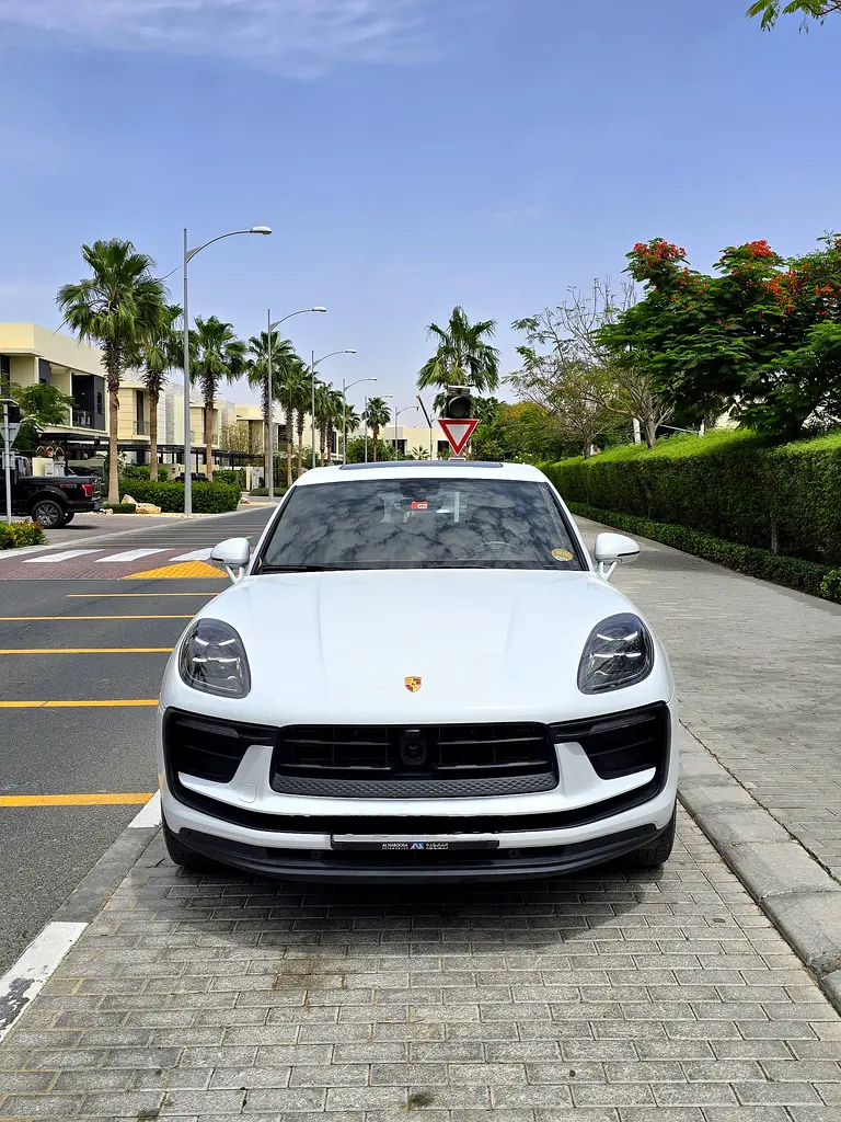 Porsche Macan 2022 — photo 1 of 14