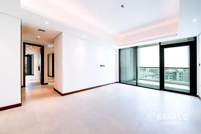 Top Floor Views | Spacious | Vacant on Transfer
