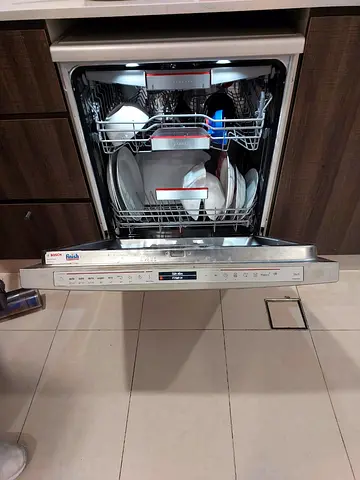 Bosch latest model series 8 3 rack dishwasher 14 place settings inside light freestanding