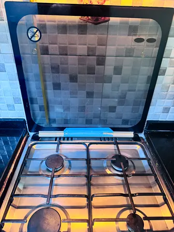 New 4-Burner Gas Hob with Glass Lid - Good Working Condition