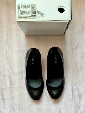 Aldo women real leather new pumps size 39 for 100 AED.