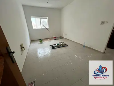 First-tenant apartment in Al Qulaya consisting of one bedroom and a living room. Includes central air conditioning and central gas, 2 bathrooms, and