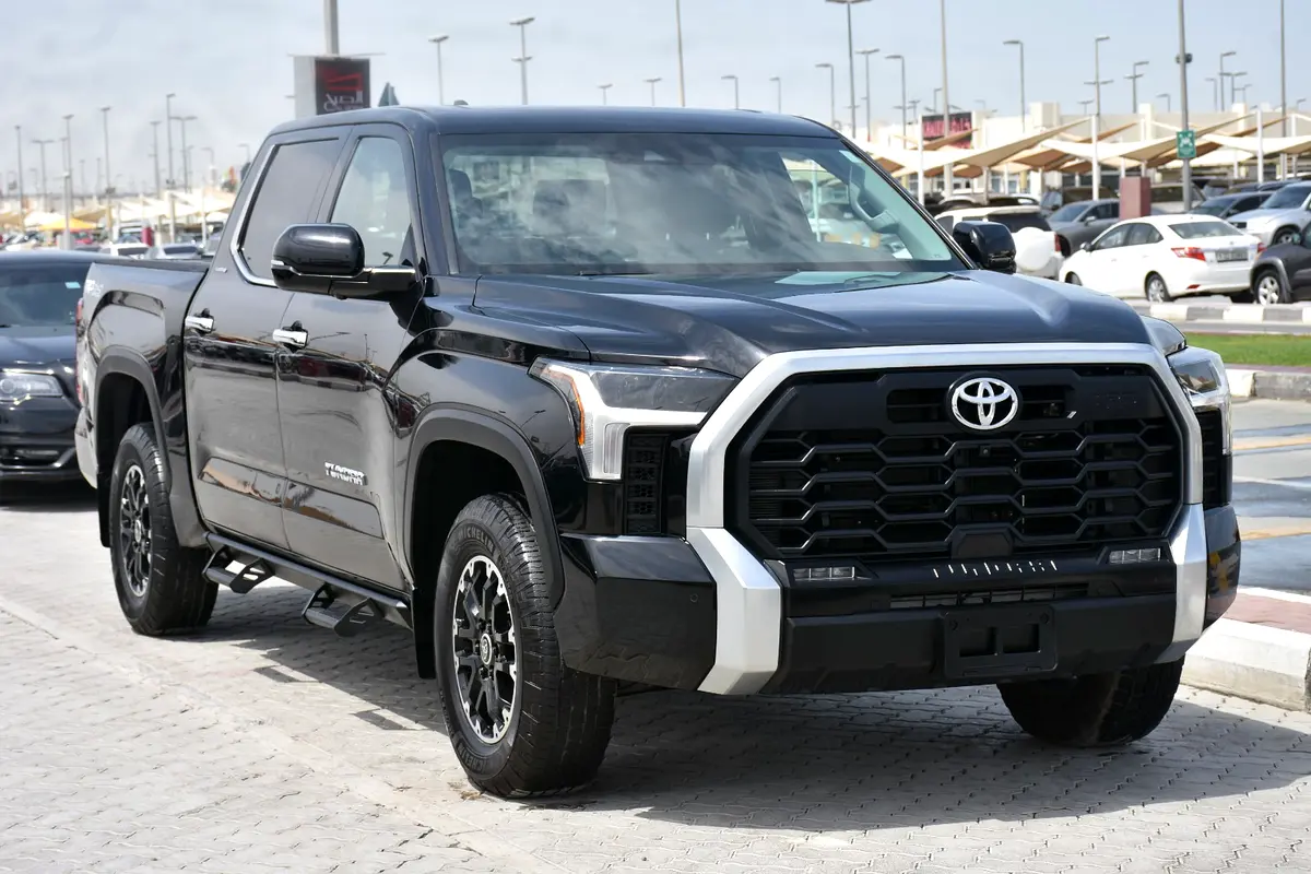 Toyota Tundra 2024 — photo 1 of 14