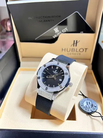 Hublot Classic Fusion 33mm Ladies Black Dial Diamond Bezel on Rubber Strap