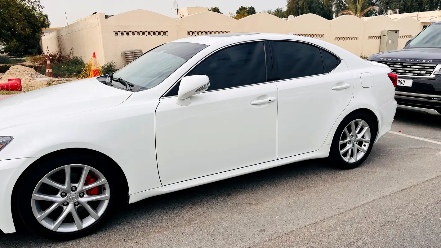 Lexus IS-Series 2012 — photo 1 of 12