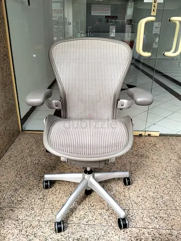 Herman Miller Aeron chair size B size and C available for selling