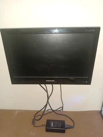HD 19 inch TV with HDMI cable