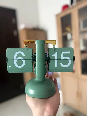 Sage Green Vintage Digital Retro Flip Desk Clock (Battery type D)