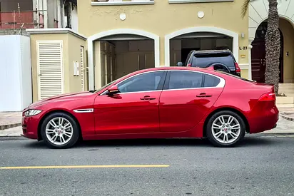 صورة 5 لـ 2016 Jaguar XE