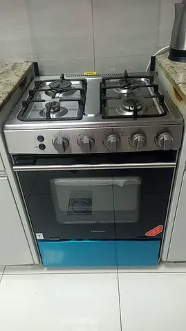Used freestanding gas range with 4 burners and oven - good working condition