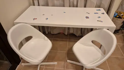 Kids white desk (height adjustable) with two white chairs - set (Ikea)