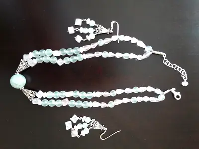 JADE AND ROSE QUARTZ NECKLACE AND EARRINGS