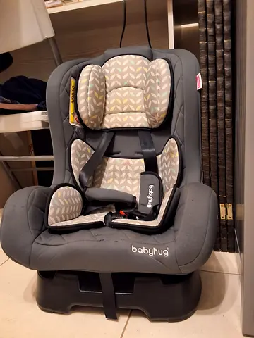 Babyhug convertible infant car seat - good condition