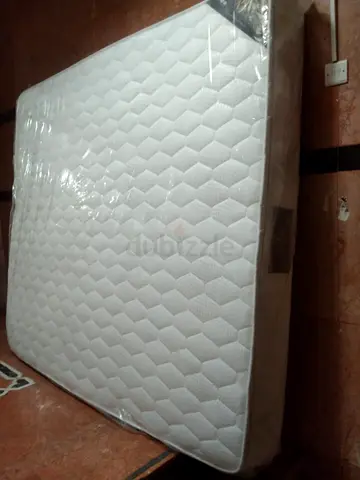 King size 180x200cm mattress.  All times delivery available