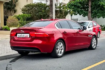 صورة 6 لـ 2016 Jaguar XE