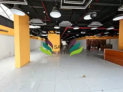 Prime Location | Spacious Showroom | Hor Al Anz
