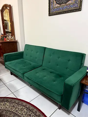 Elegant Emerald Green Sofa – Stylish  Comfortable