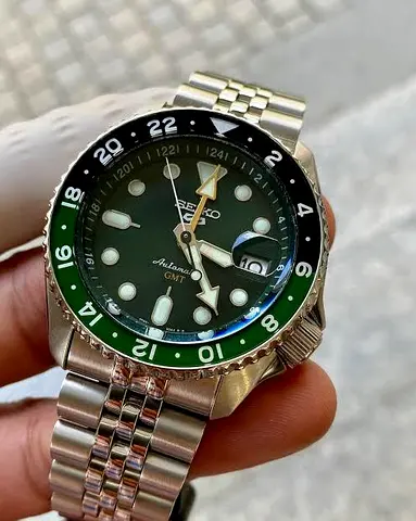 Seiko Automatic GMT Watch with Green/Black Bezel - Stainless Steel Bracelet