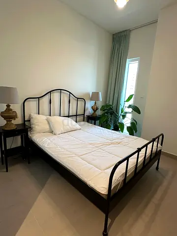 Bed (queen size)