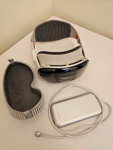 Apple Vision Pro 512GB. Perfect condition.  Barely used.