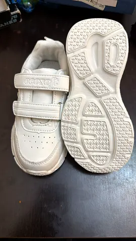 Kid’s white shoes