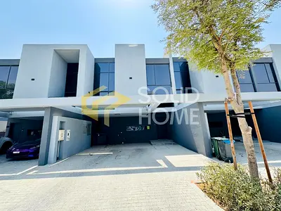 Elegant Townhouse | Brand New | Near amenities