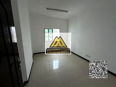 للإيجار السنوي – شقة غرفة وصالة في الراشدية 1 – عجمان | موقع مميز على شارع الميناء مقابل سوق السمك