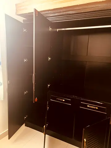 Dark wood 4-door wardrobe with drawers and hanging rail - good condition