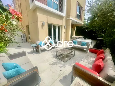 Beautiful Upgraded I Corner Unit I Landscaped