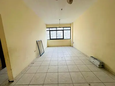 اجمل اطلالة مفتوحة لغرفة وصالة ماستر مع تكييف مجانا تشطيب ممتاز مع موزع بين الغرف مساحات كبيرة