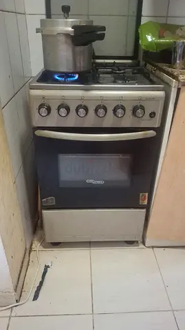 Used freestanding gas stove with oven - working