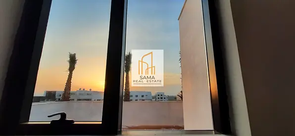 2bhk SPACIOUS studio// PRIME LOCATION // FAMILY BUILDING //