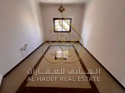 🔥 للإيجار السنوي في الخان – الشارقة 🔥 متاح الآن شقة مميزة غرفتين وصالة + 2 حمام بمساحة ممتازة وتصميم مريح 👌 🌆 إطلالة رائعة تضيف لك راحة وجمال يومي