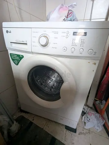 LG  Washing machine front Load for sale excellent condition 500 AED in Butina Sharjah