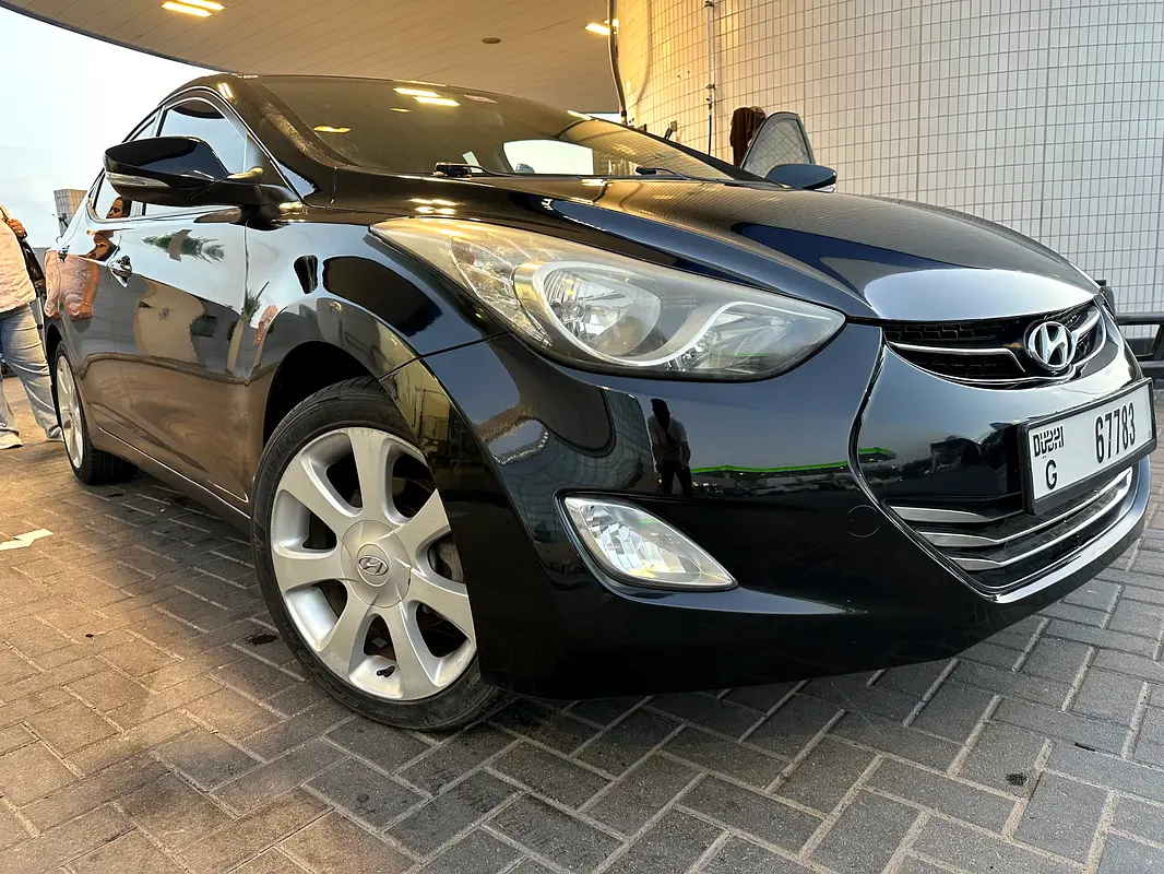 Hyundai Elantra 2013 — photo 1 of 8