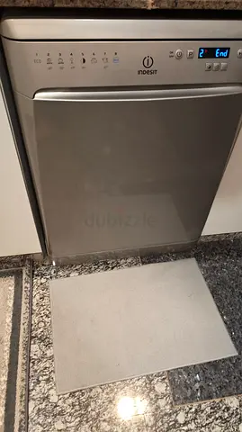 Indesit freestanding stainless steel dishwasher - good working condition