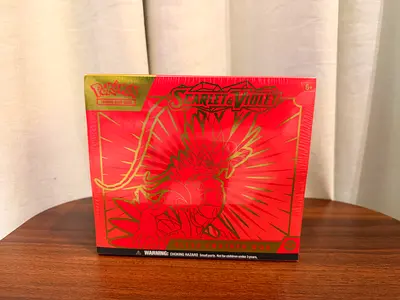 Pokémon Scarlet  Violet Elite Trainer Box - Sealed (Red/Gold)