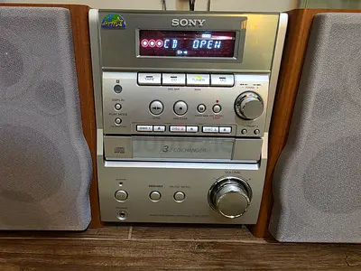 Sony CMT-EP707 Mini Hi-Fi System with 3-CD Changer and Speakers