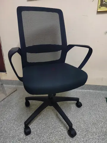 Black ergonomic office chair with wheels - good condition