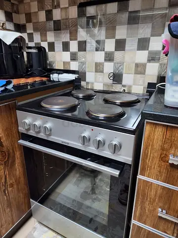 Used Smeg Electric Cooker with 4 Hotplates and Oven – Good Working Condition