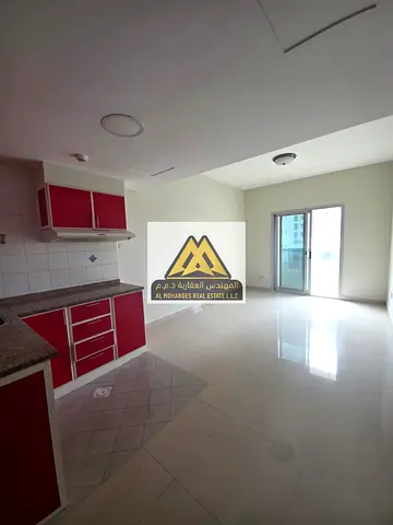 استوديو بمساحة كبيرة للإيجار السنوي في الحميدية عجمان، يتميز ببلكونة بإطلالة مفتوحة مع باركن مجاني وتكييف مركزي، في موقع مميز قريب من جميع الخدمات وبس